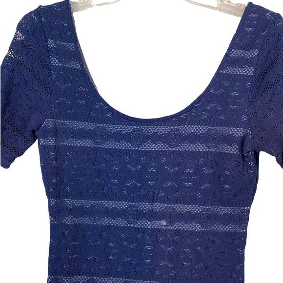Abercrombie & Fitch Bodycon Crochet Knit Lace Dress Size Small - Picture 2 of 7